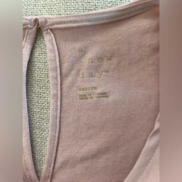 A New Day Light Pink Short Sleeve Tie Front Top Shirt. Size Medium. - Picture 6 of 8